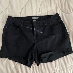 TORRID
MID-RISE MID-SHORT
Vintage stretch 
Black